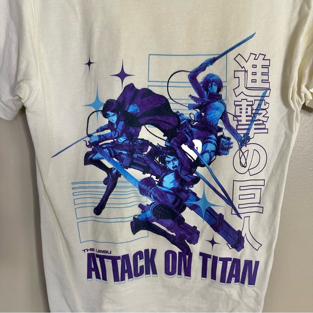 Attack on Titan T-Shirt Size Small